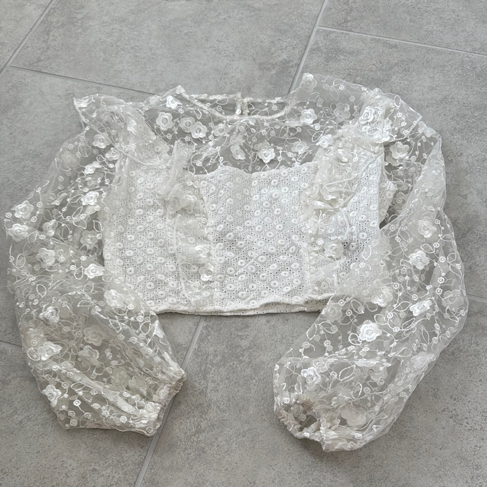 Elegant White Lace Top - Picture 1 of 3